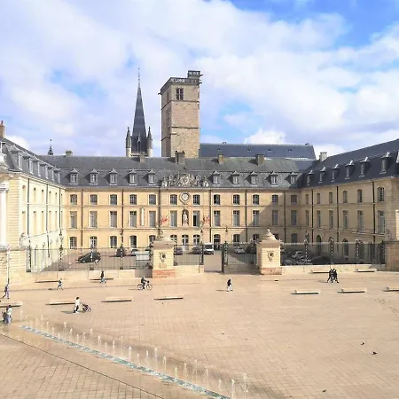 Le Dentan, Au Centre Historique De Appartamento *