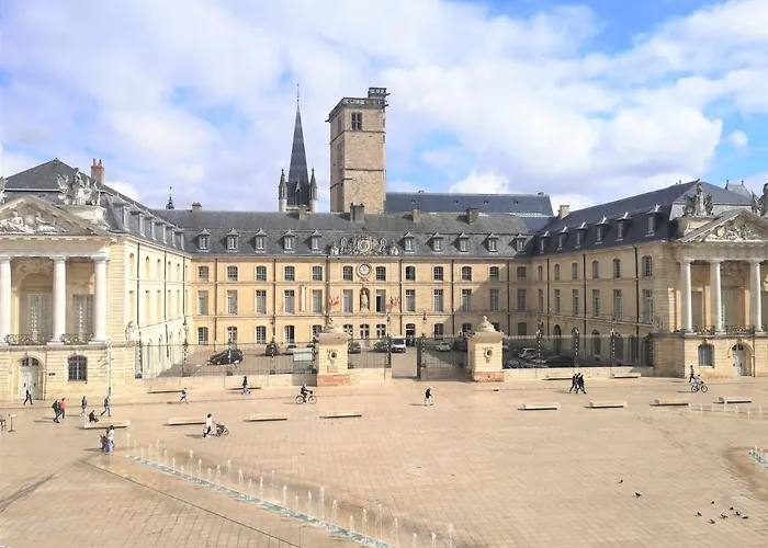Le Dentan, Au Centre Historique De Apartment